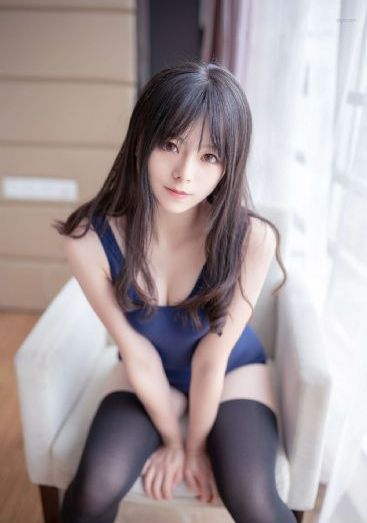 女子上厕所遭男孩趴地偷窥