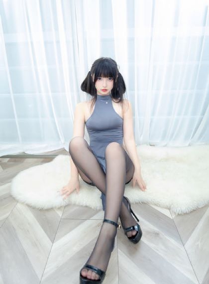 新金梅瓶