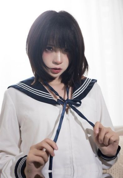车臣领导人儿子双持机枪激情射击